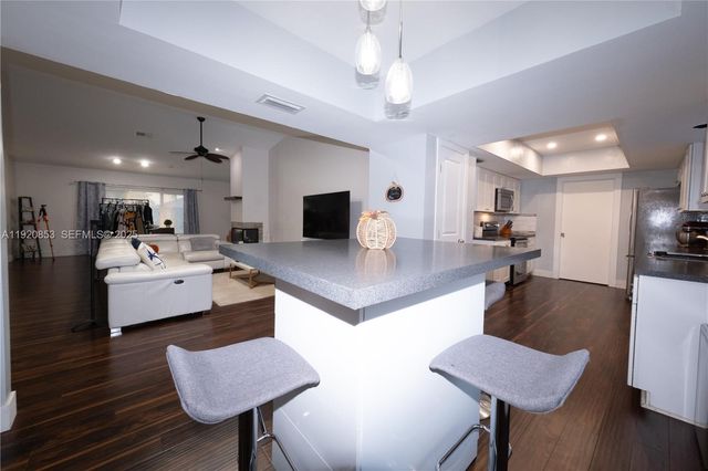 13331 NW 10th St, Sunrise, FL 33323