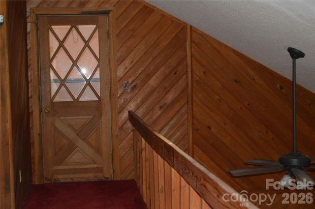 300 Good Neighbor Lane, Brevard, NC 28712
