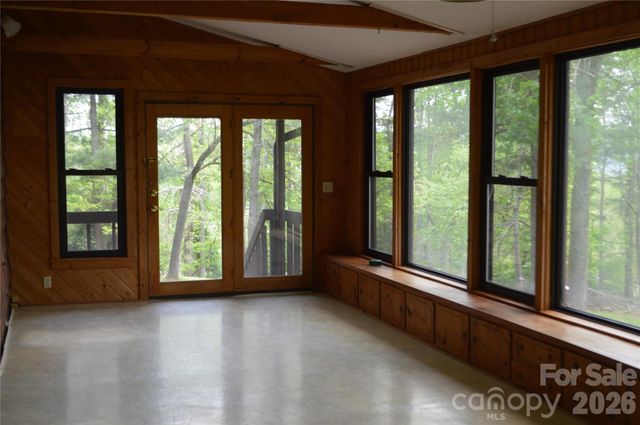300 Good Neighbor Lane, Brevard, NC 28712