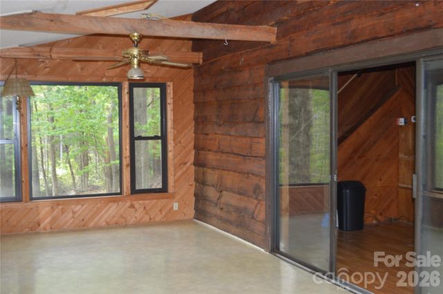 300 Good Neighbor Lane, Brevard, NC 28712