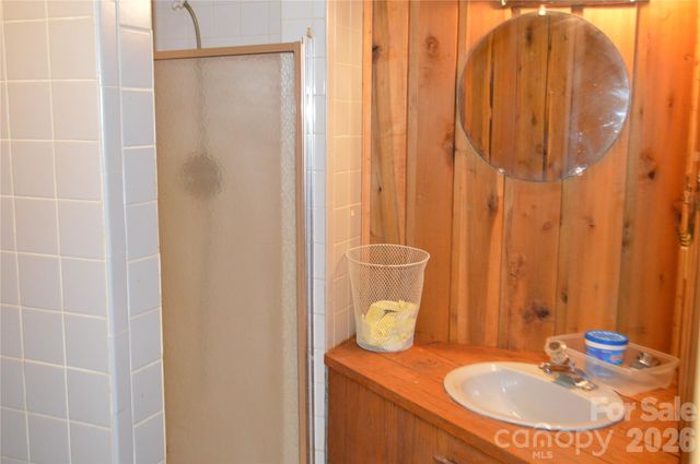 300 Good Neighbor Lane, Brevard, NC 28712