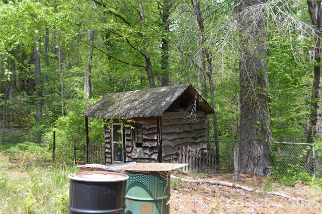 300 Good Neighbor Lane, Brevard, NC 28712