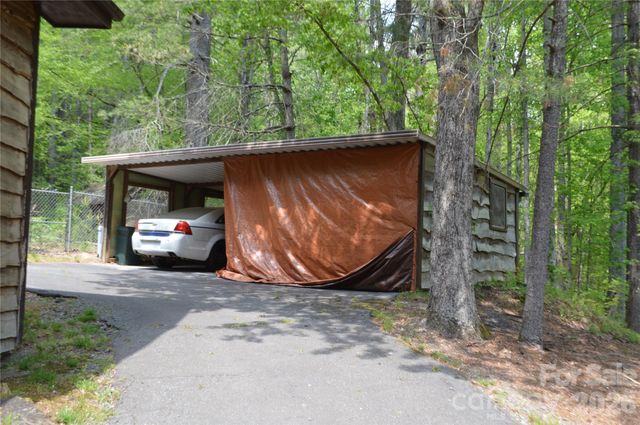 300 Good Neighbor Lane, Brevard, NC 28712