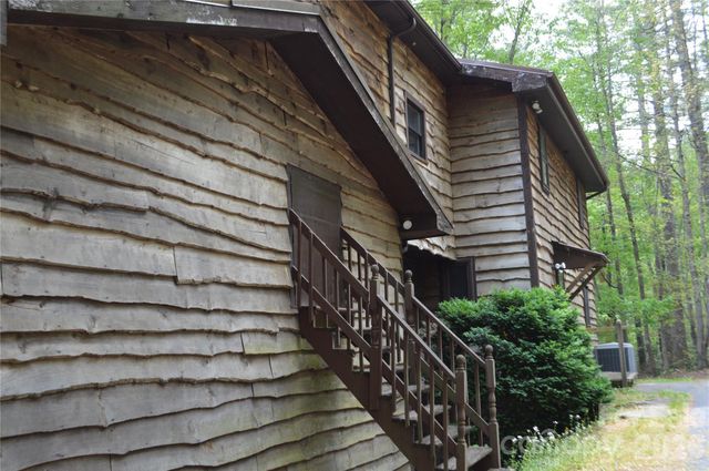 300 Good Neighbor Lane, Brevard, NC 28712