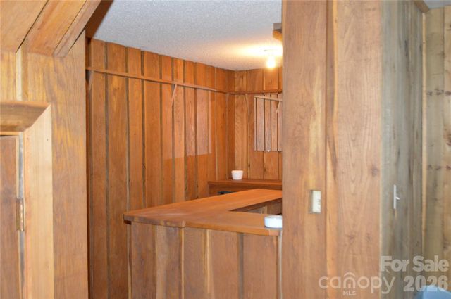 300 Good Neighbor Lane, Brevard, NC 28712