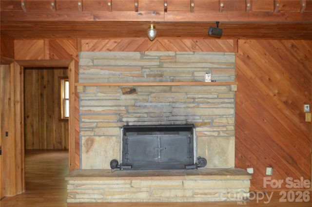 300 Good Neighbor Lane, Brevard, NC 28712