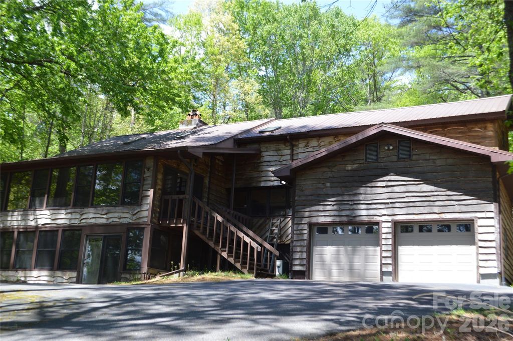 300 Good Neighbor Lane, Brevard, NC 28712