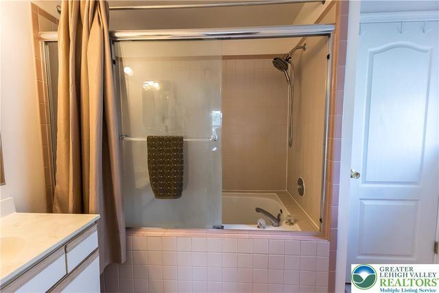 323 Surrey Place, Macungie Boro, PA 18062