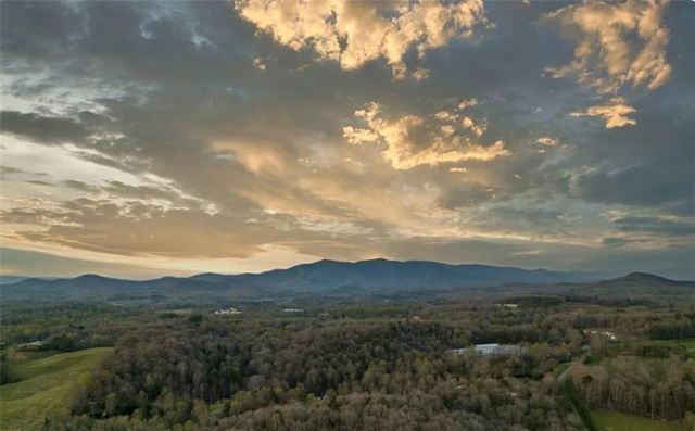 279 Shallow Water Trail, Talking Rock, GA 30175