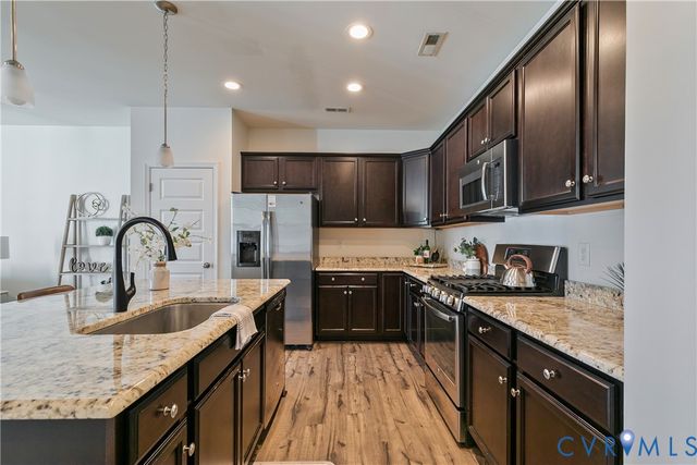 8084 Bisbrooke Ct, Mechanicsville, VA 23116