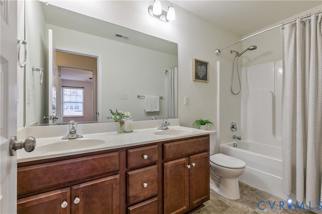 8084 Bisbrooke Ct, Mechanicsville, VA 23116
