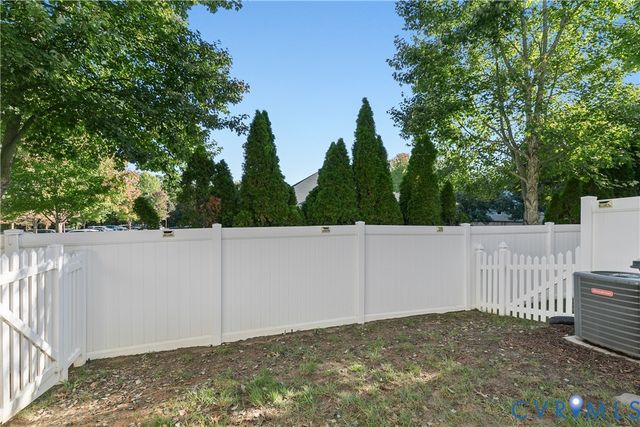 8084 Bisbrooke Ct, Mechanicsville, VA 23116