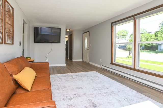 342 W BELL STREET, Neenah, WI 54956