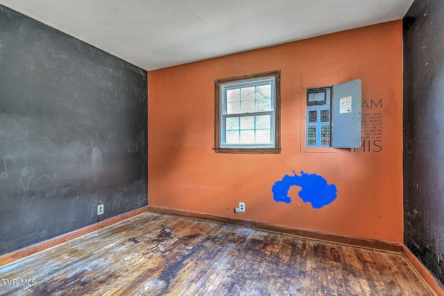 412 South Main Street, Elizabethton, TN 37643