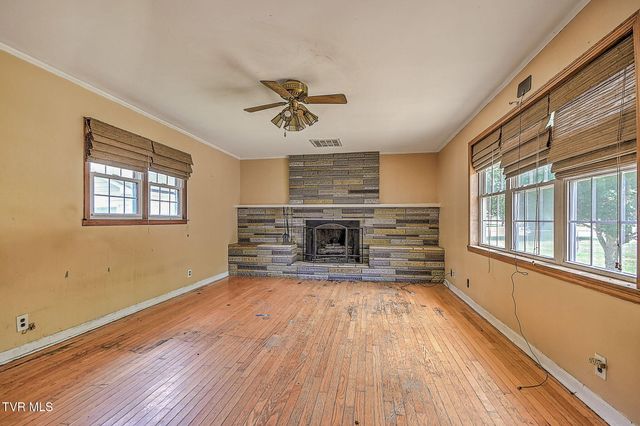 412 South Main Street, Elizabethton, TN 37643
