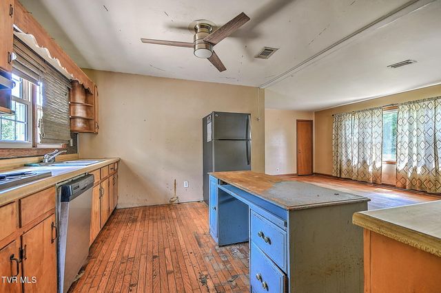412 South Main Street, Elizabethton, TN 37643