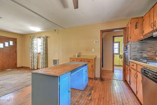 412 South Main Street, Elizabethton, TN 37643