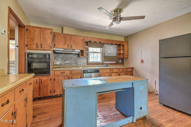 412 South Main Street, Elizabethton, TN 37643