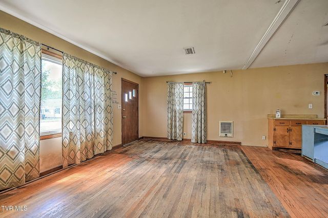 412 South Main Street, Elizabethton, TN 37643