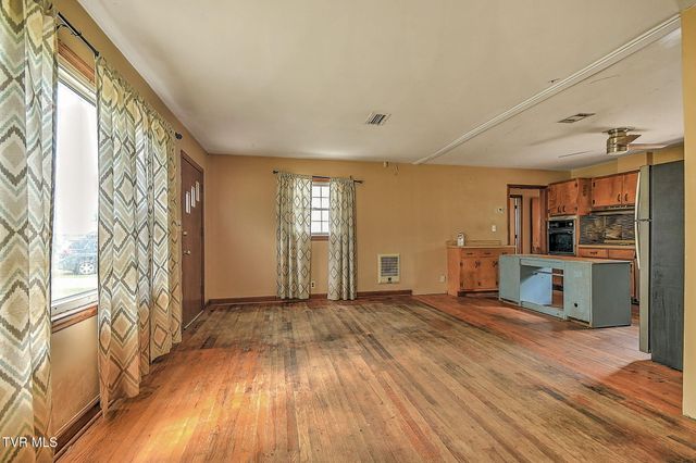412 South Main Street, Elizabethton, TN 37643