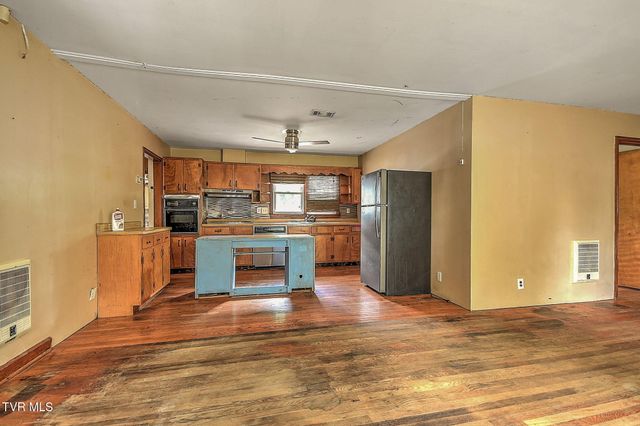 412 South Main Street, Elizabethton, TN 37643
