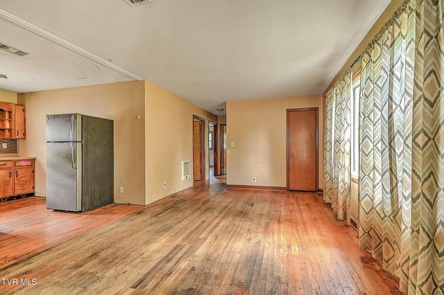 412 South Main Street, Elizabethton, TN 37643