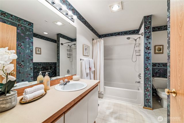 23325 59th Place S #16-1, Kent, WA 98032