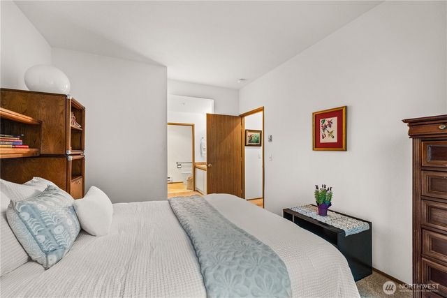 23325 59th Place S #16-1, Kent, WA 98032