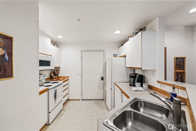 23325 59th Place S #16-1, Kent, WA 98032