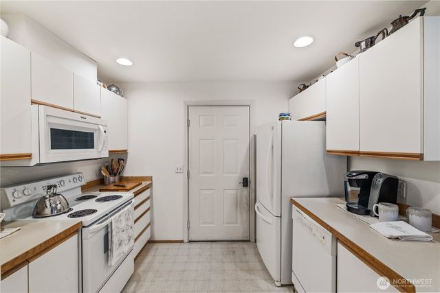 23325 59th Place S #16-1, Kent, WA 98032