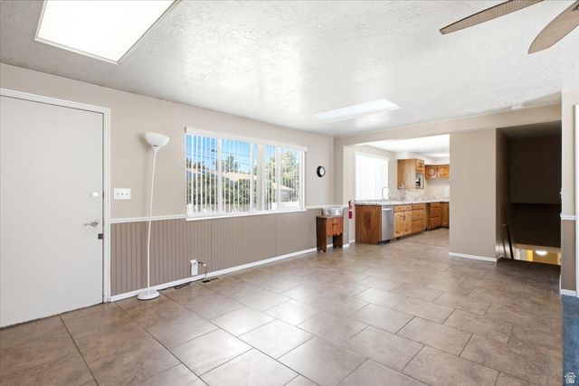 7050 S 260 E, Midvale, UT 84047