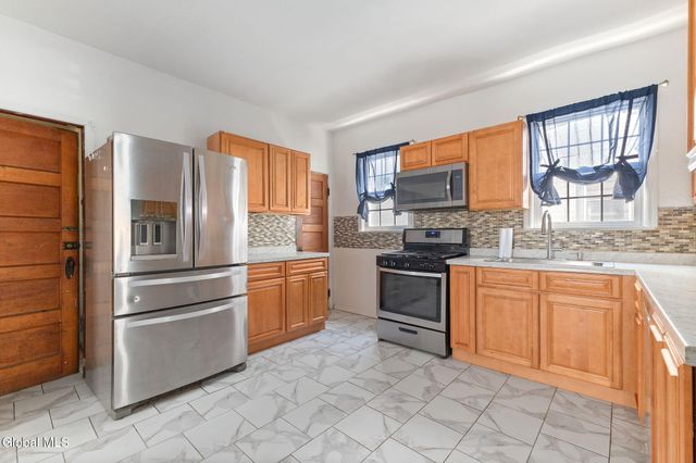 1065 Willett Street, Schenectady, NY 12303