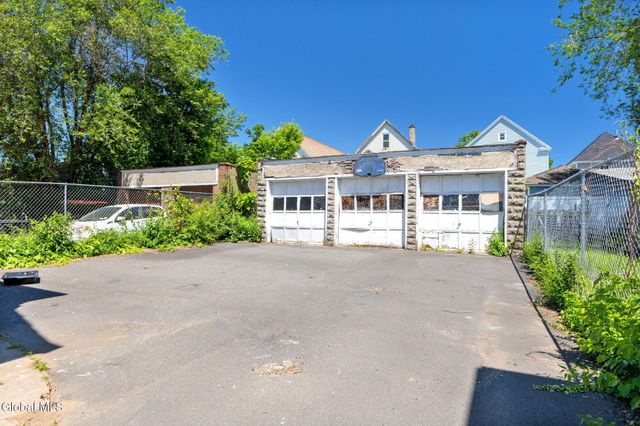 1065 Willett Street, Schenectady, NY 12303