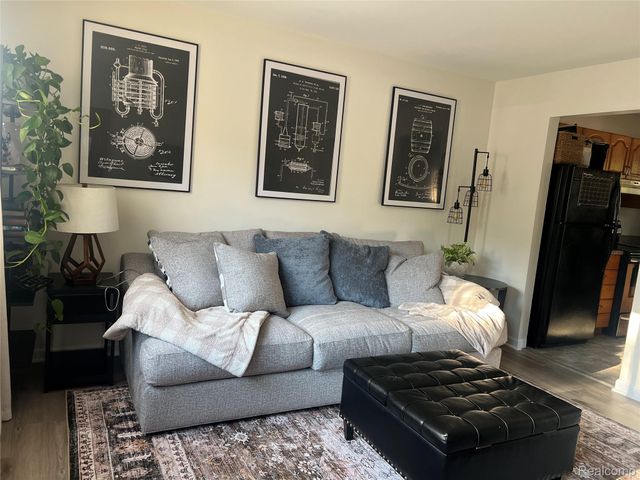 4335 Crestdale Avenue, West Bloomfield Charter Township, MI 48323