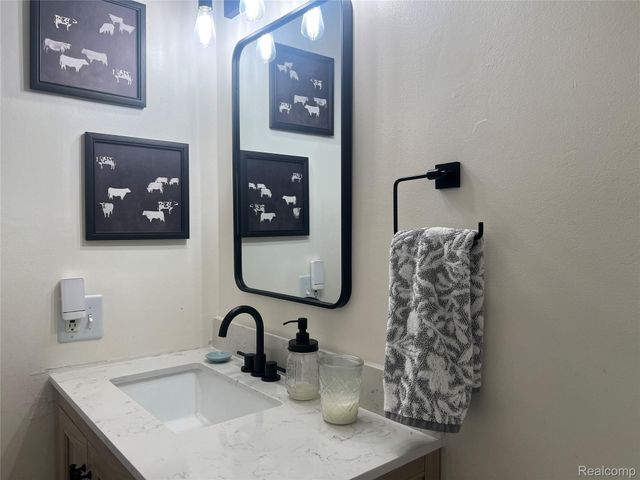 4335 Crestdale Avenue, West Bloomfield Charter Township, MI 48323