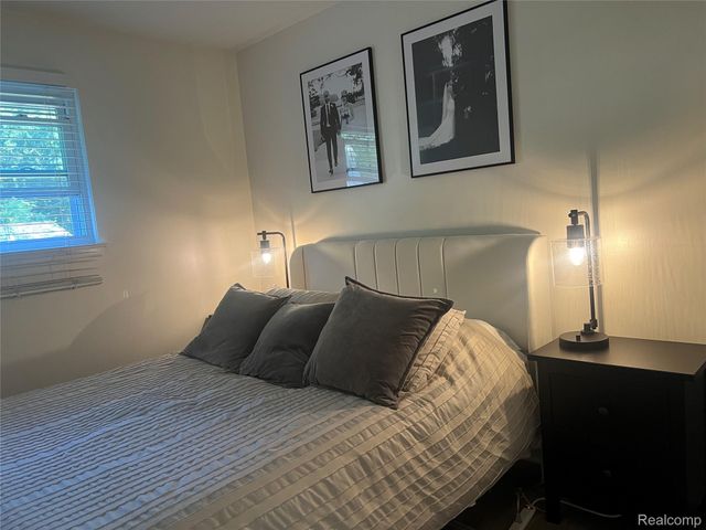 4335 Crestdale Avenue, West Bloomfield Charter Township, MI 48323