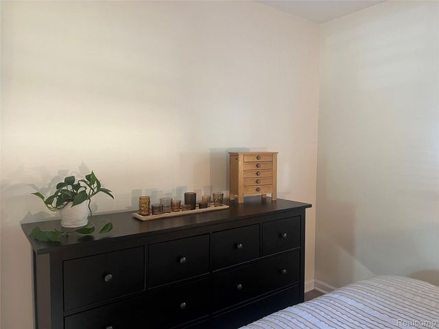 4335 Crestdale Avenue, West Bloomfield Charter Township, MI 48323