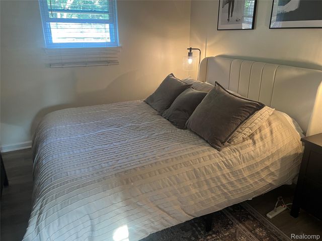 4335 Crestdale Avenue, West Bloomfield Charter Township, MI 48323