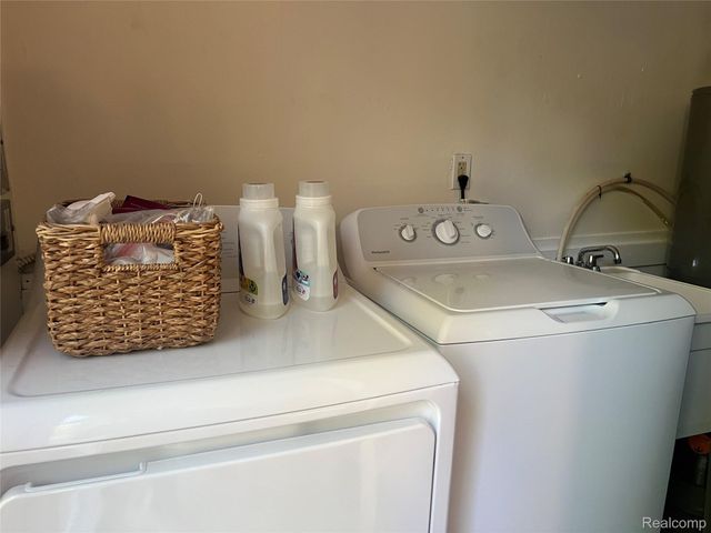 4335 Crestdale Avenue, West Bloomfield Charter Township, MI 48323