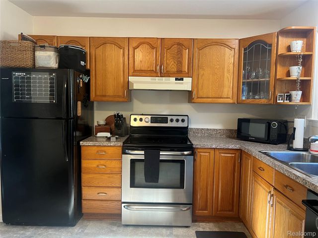 4335 Crestdale Avenue, West Bloomfield Charter Township, MI 48323