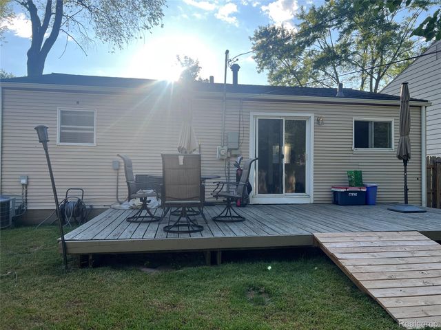 4335 Crestdale Avenue, West Bloomfield Charter Township, MI 48323