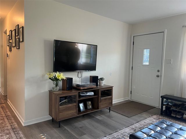 4335 Crestdale Avenue, West Bloomfield Charter Township, MI 48323