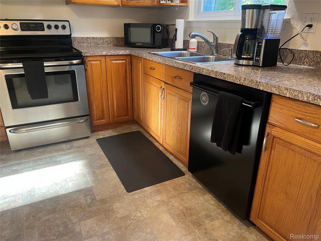 4335 Crestdale Avenue, West Bloomfield Charter Township, MI 48323