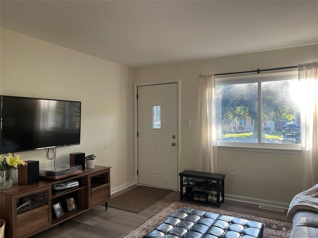 4335 Crestdale Avenue, West Bloomfield Charter Township, MI 48323