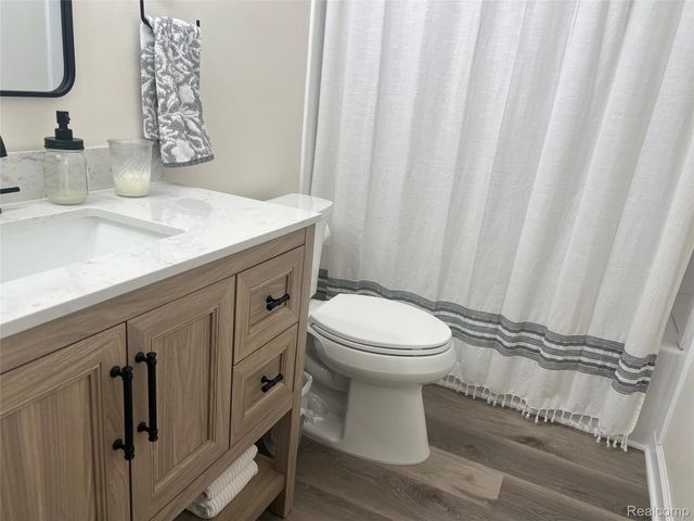 4335 Crestdale Avenue, West Bloomfield Charter Township, MI 48323