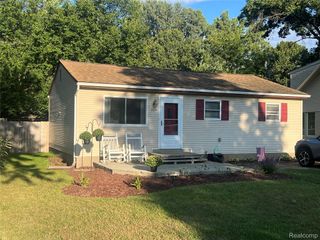 4335 Crestdale Avenue, West Bloomfield Charter Township, MI 48323