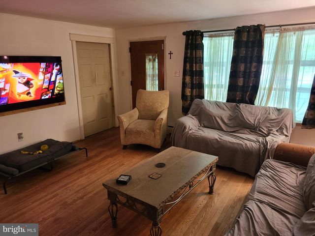 321 N TUCKAHOE RD, Williamstown, NJ 08094