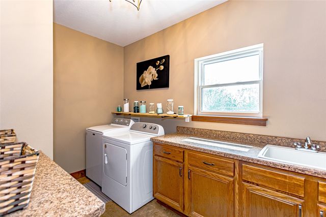 624 Lincoln Court, Center Point, IA 52213