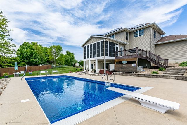 624 Lincoln Court, Center Point, IA 52213