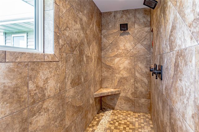 624 Lincoln Court, Center Point, IA 52213
